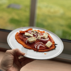 pizza de patates douces, feta, oignons rouges