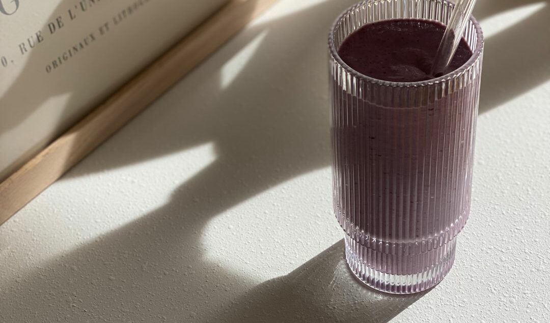 Smoothie violet table