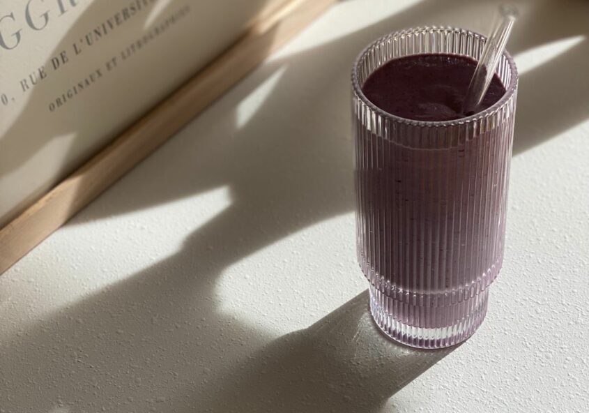 Smoothie violet table
