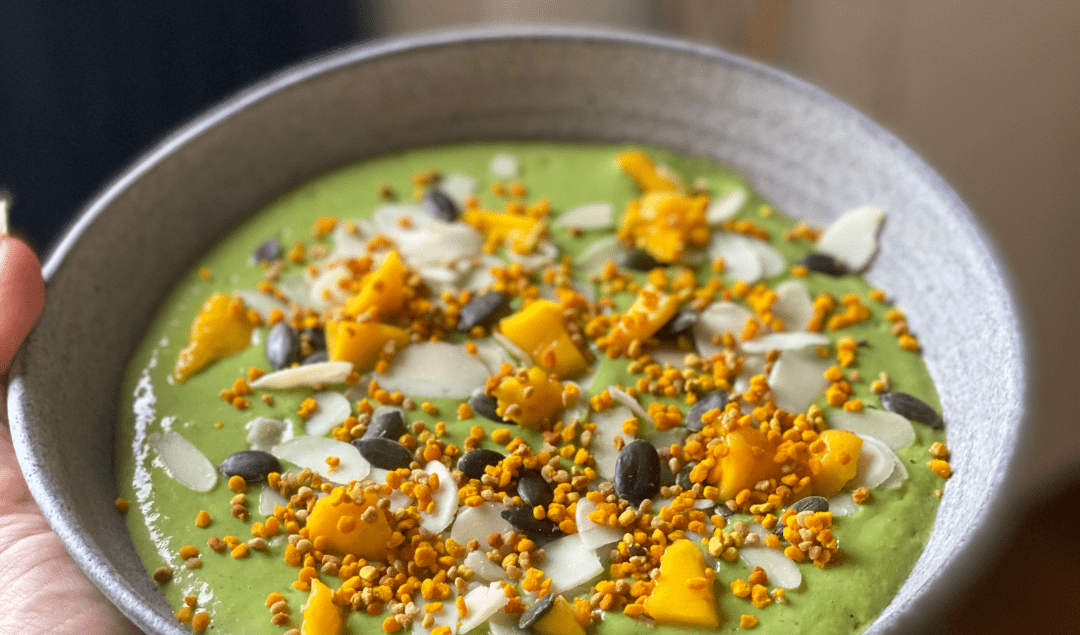 smoothie bowl vert amandes mangue