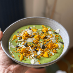 smoothie bowl vert amandes mangue