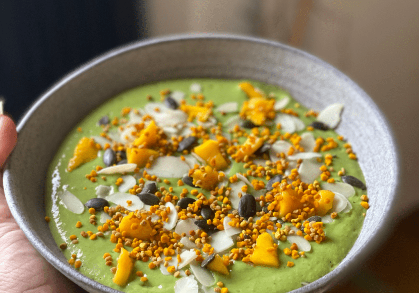 smoothie bowl vert amandes mangue